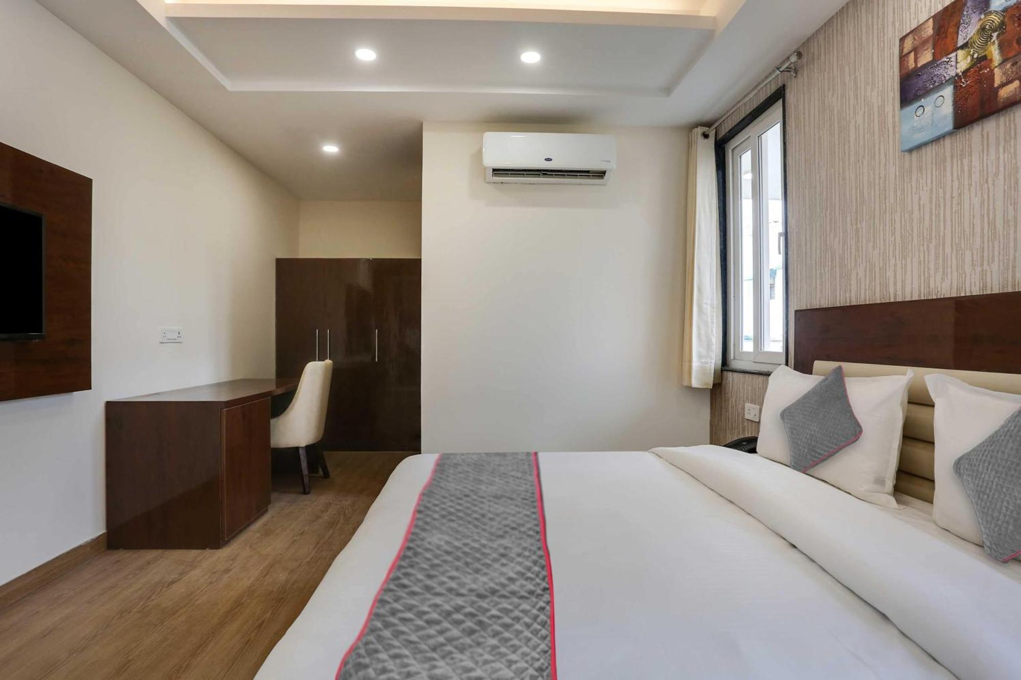 Townhouse The Adore Inn 구르가온 외부 사진