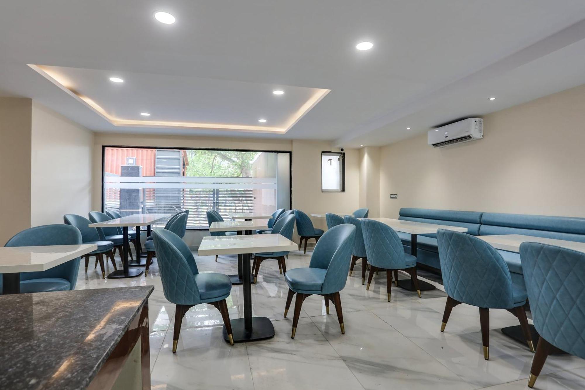Townhouse The Adore Inn 구르가온 외부 사진