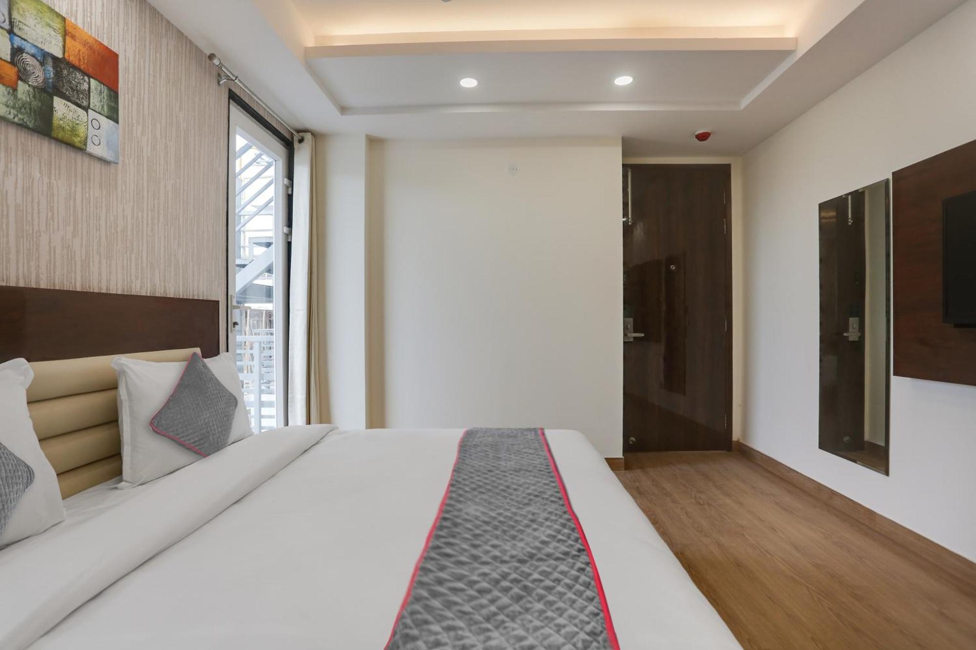 Townhouse The Adore Inn 구르가온 외부 사진