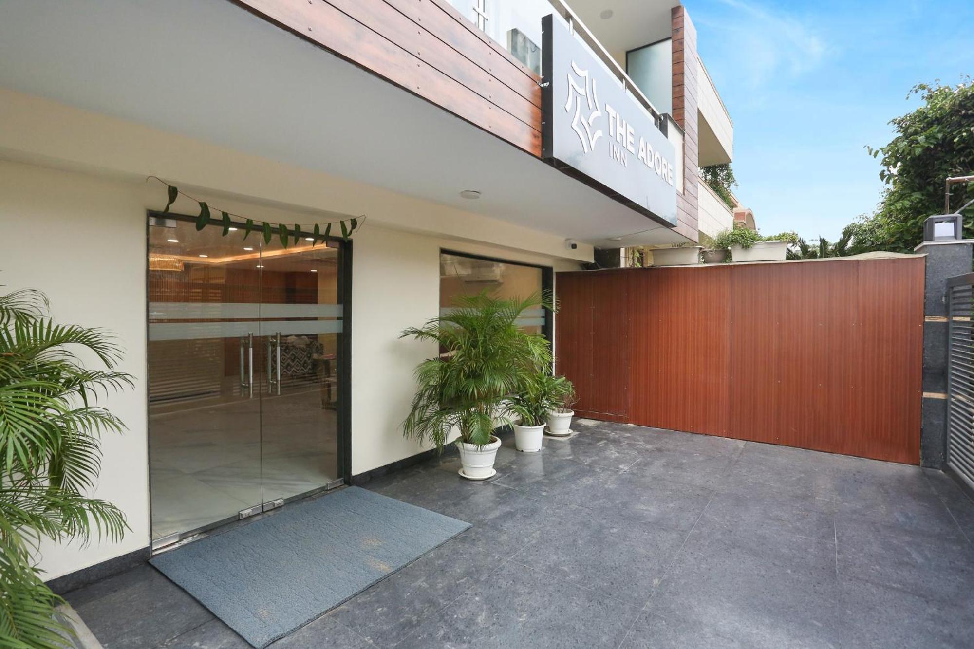 Townhouse The Adore Inn 구르가온 외부 사진