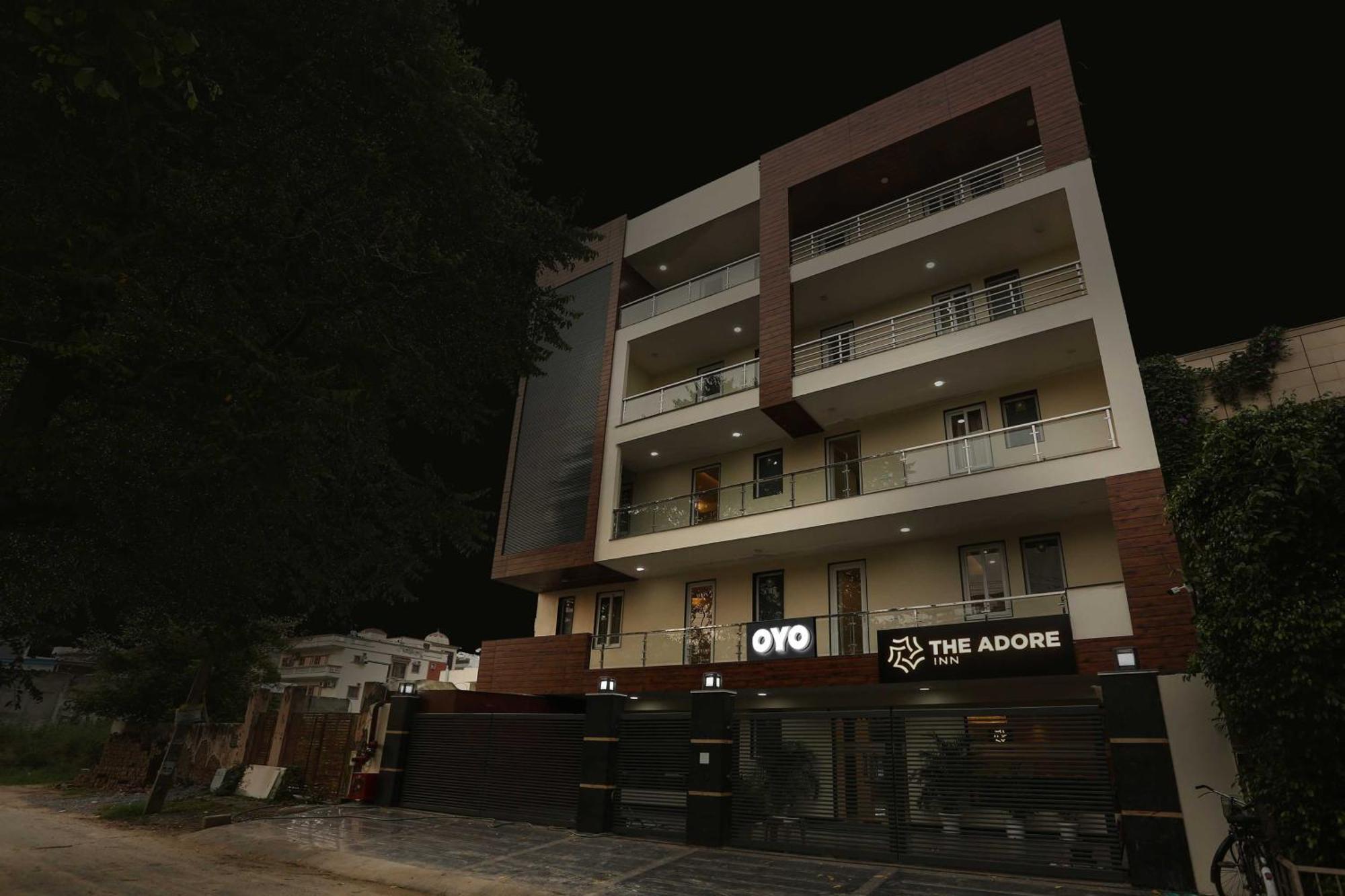 Townhouse The Adore Inn 구르가온 외부 사진
