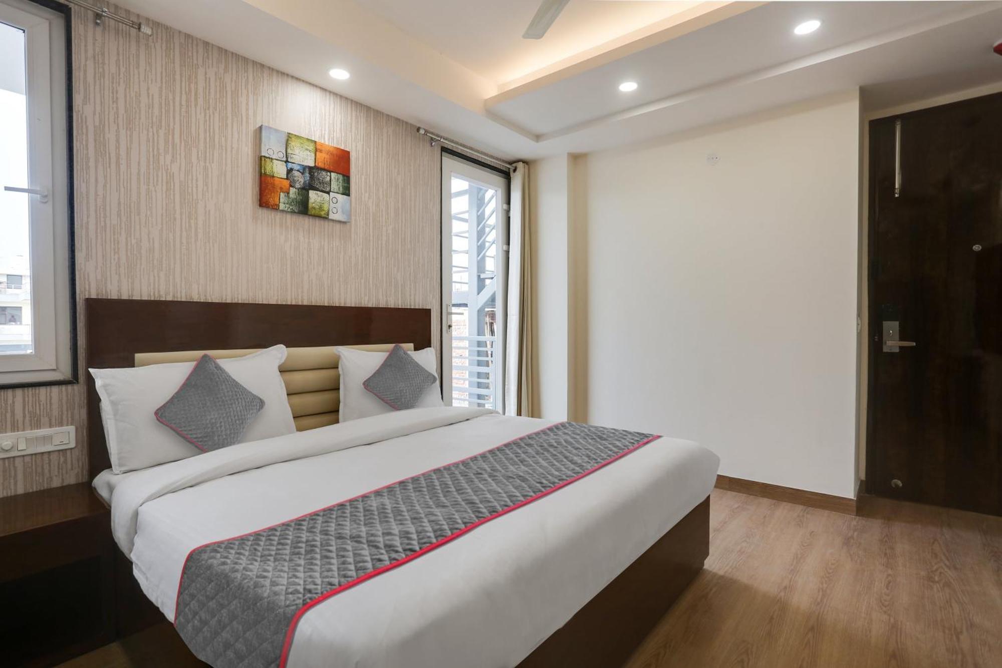 Townhouse The Adore Inn 구르가온 외부 사진