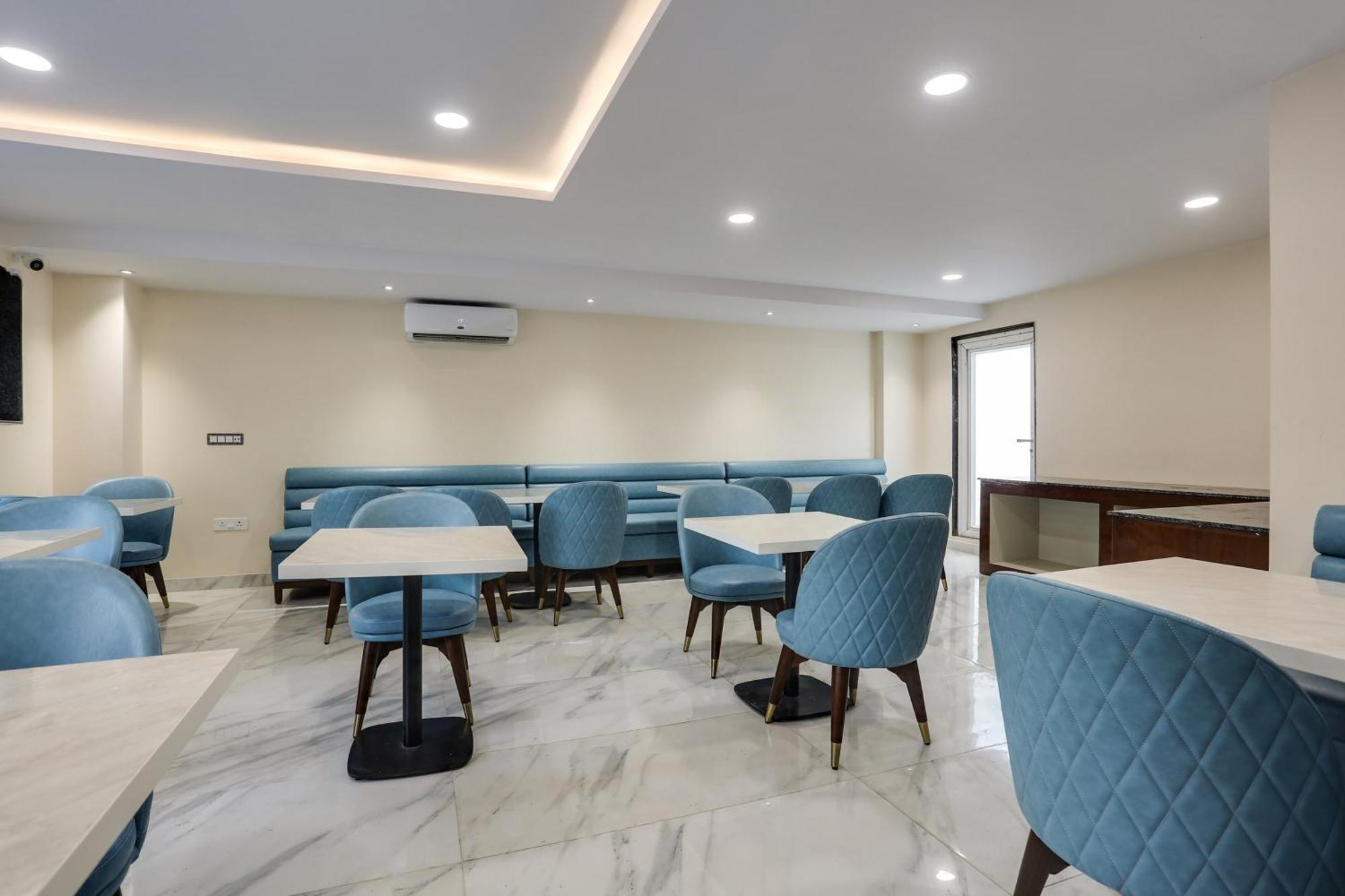 Townhouse The Adore Inn 구르가온 외부 사진