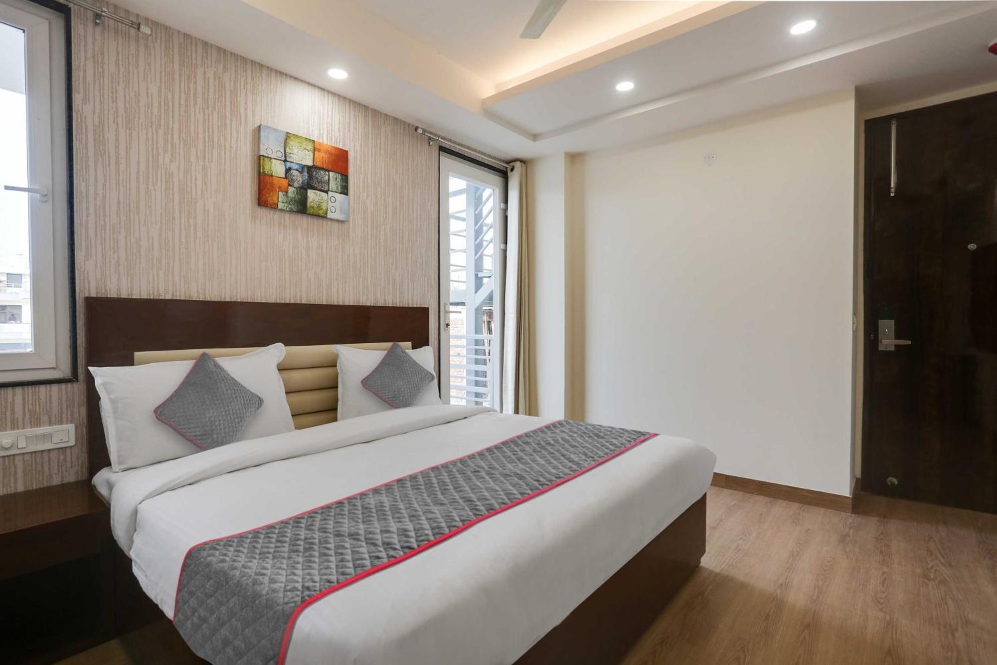 Townhouse The Adore Inn 구르가온 외부 사진